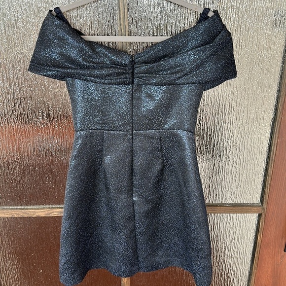 ML Monique Lhuillier
Bow Front Mini Dress size 4 - Picture 8 of 10